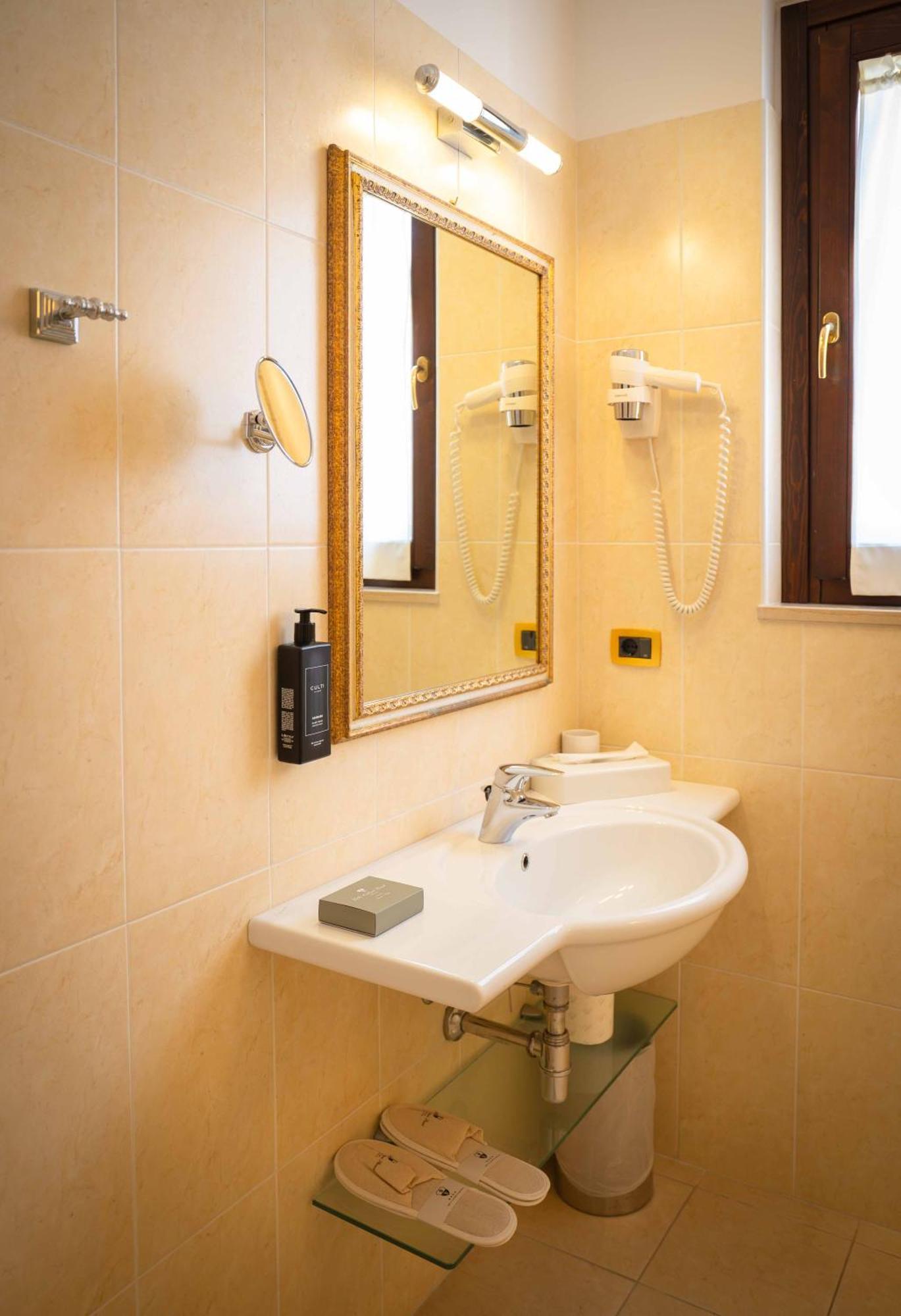 Comfort Double or Twin Room