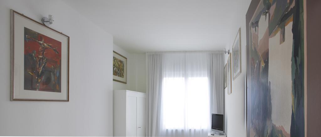 Single Room,790255593:JPEG